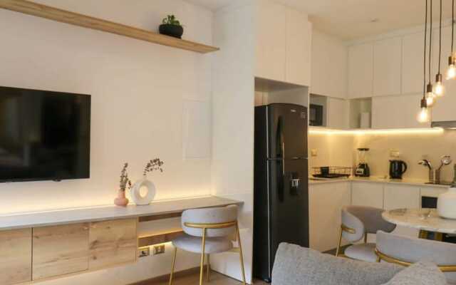 W Loft With Balcony in Luxury Building Barranco