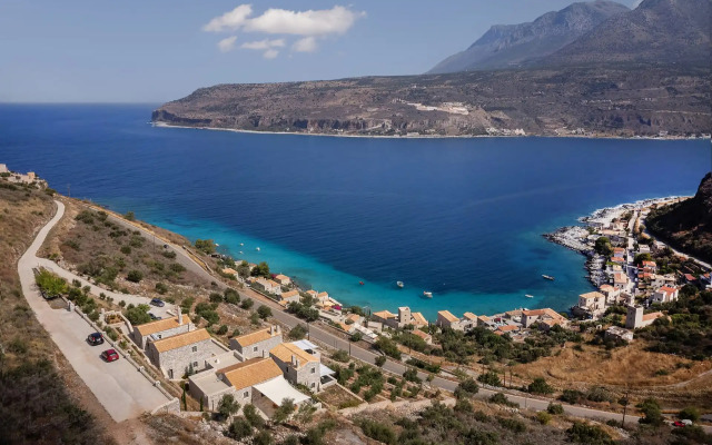 Trapela Limeni Luxury Suites