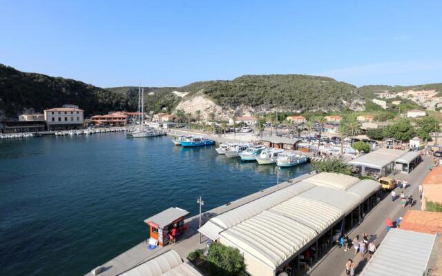 Studio cozy sur la Marina de Bonifacio