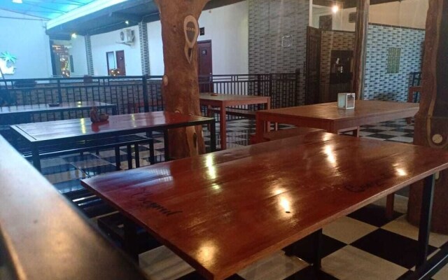 Coconut Hotel - Hostel
