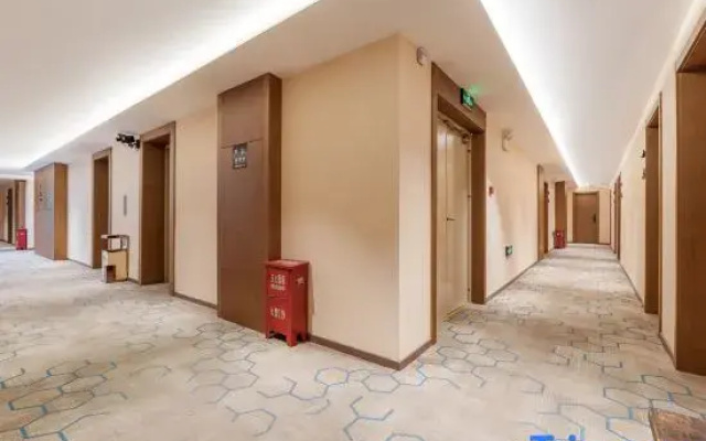 Huayin Yuesiji Hotel