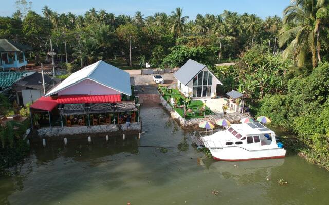 Boathouse marina restaurant and homestay