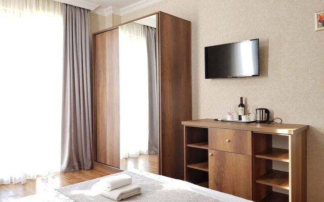Gold Line Hotel