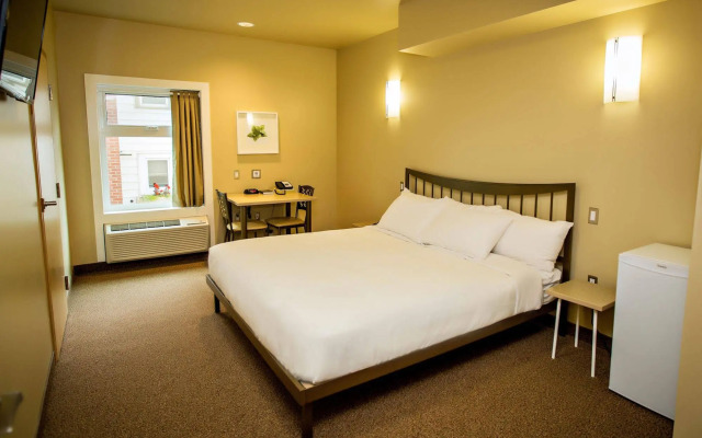 Refresh Inn & Suites