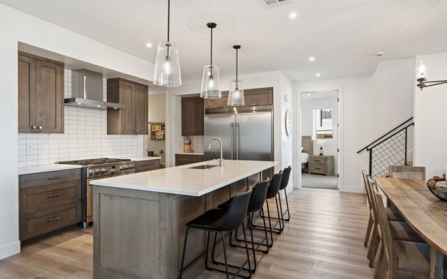 Hello Sunshine 6 Bedroom Home