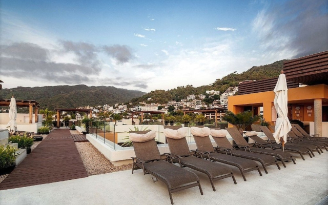 Condo V399-106 by MDR