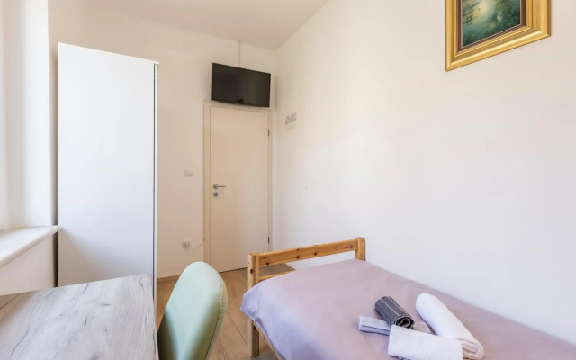 Ferula, 3 bedroom apartment near beach Bačvice