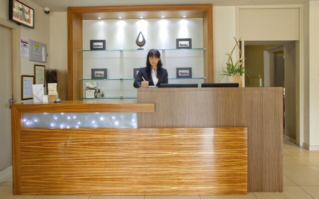 Almond Business Hotel