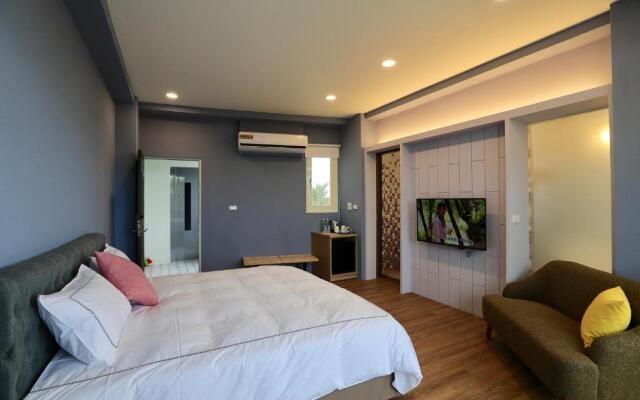 The Riverview Retreats