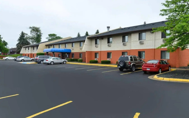 Burnsville Inn & Suites