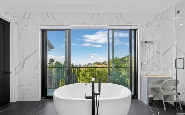 Oak Haven Sanctuary - Grand Estate With Pool, Guest House & Scenic Views
