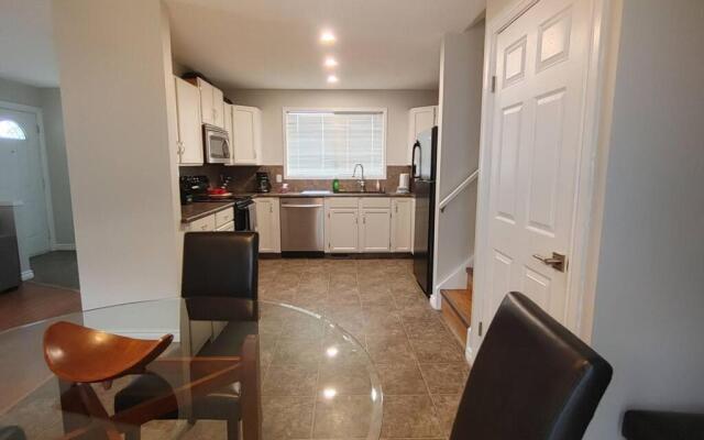 Beautiful 3-bedroom main floor home