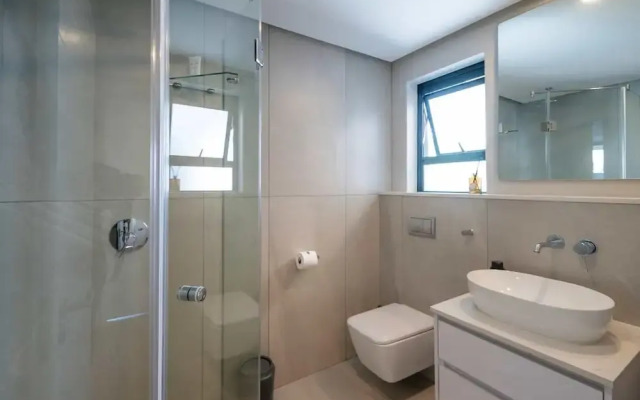 Modern Central Secure Cape Town 2bed Bantry Suite