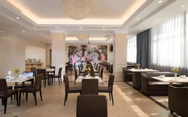 Vienna Hotel (Longmen)