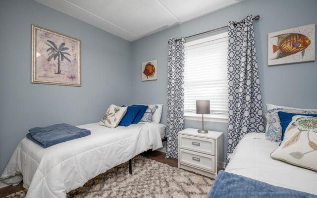 Beachcomber 304, 2BRs, Pool, Beach, Near Mayo Clinic, Sleeps 4