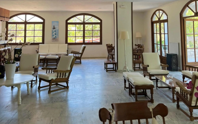 Theodorou Beach Hotel Apartments