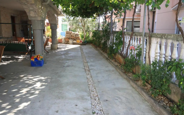 Studio Basanija 7148a