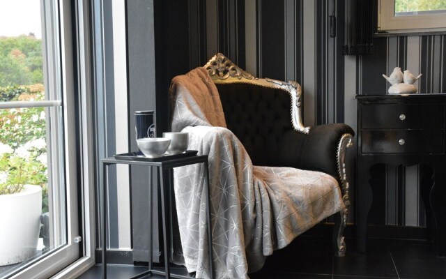 Luxurious Villa in Beauraing with Garden