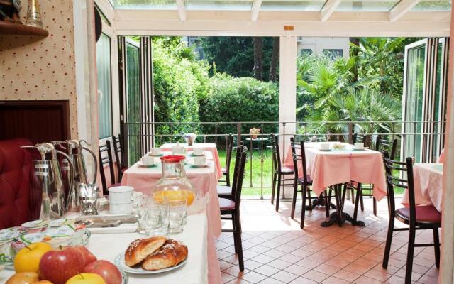 Charly Hotel