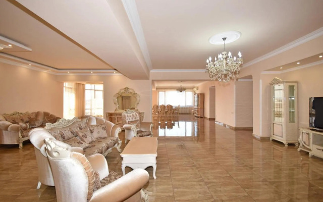 Teryan street, 4 bedrooms Luxury, Unique apartment TT888