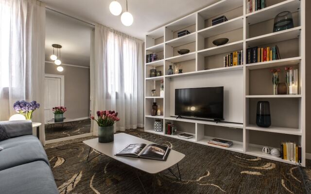 Charming Apartment on the Grand Canal