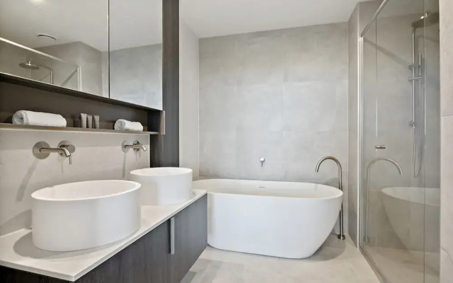 Stylish City-view Apartment With Amenities