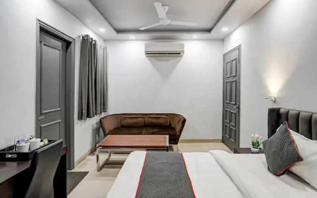 Collection O 77161 Shalimar Bagh