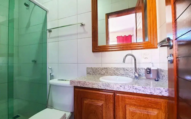 CASA TRíPLEX AO LADO DA PRAIA DO IGUAPE