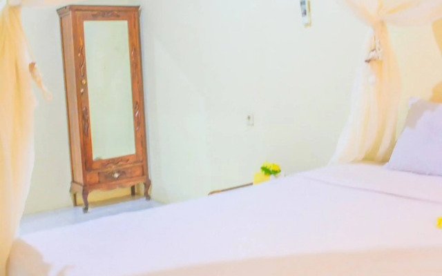 Lolo Beach Inn