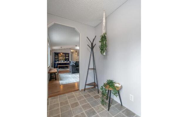 Mountain Time I Powderkeg I Firepit l King Bed