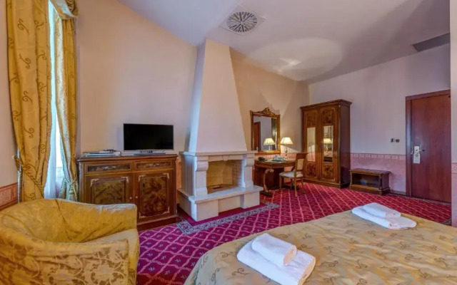 Alexios Luxury Hotel