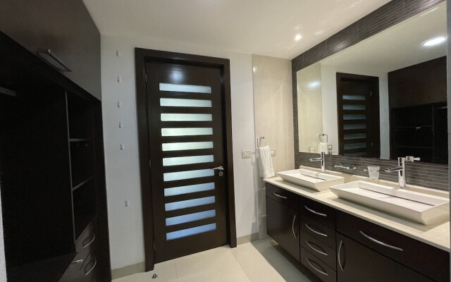 Stunning Ocean Front By Condo Boutique