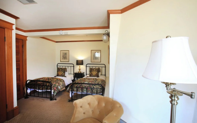 The Charles Pacific Grove - Artfully Designed Inclusive Inn