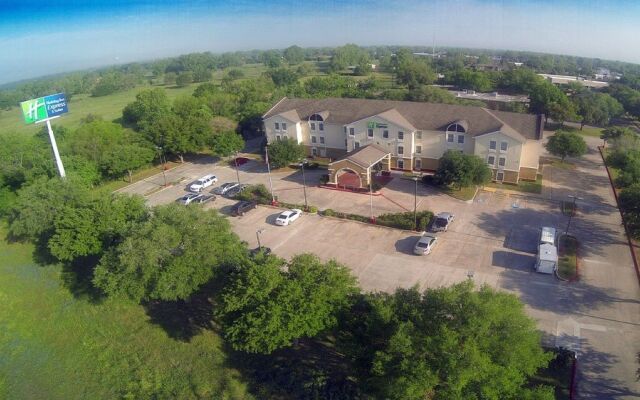 Holiday Inn Express & Suites Columbus