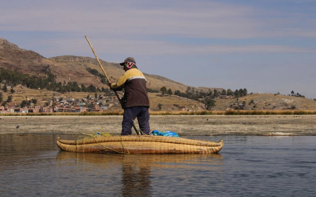 Titicaca Floating Lodge