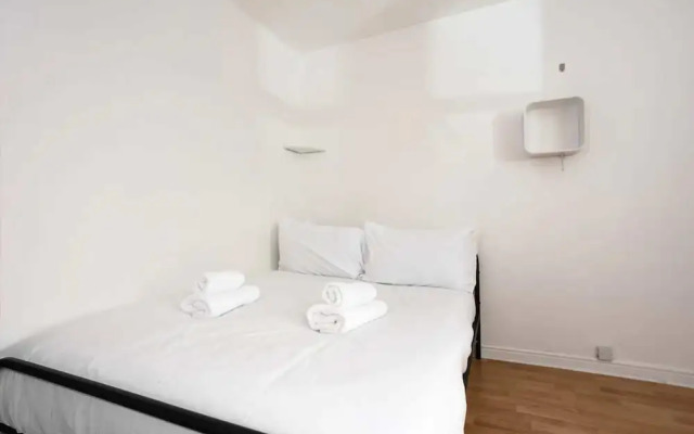 Stylish 2 Bedroom Apartment Near the City Centre