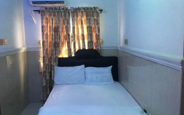 Royal Castle Hotel