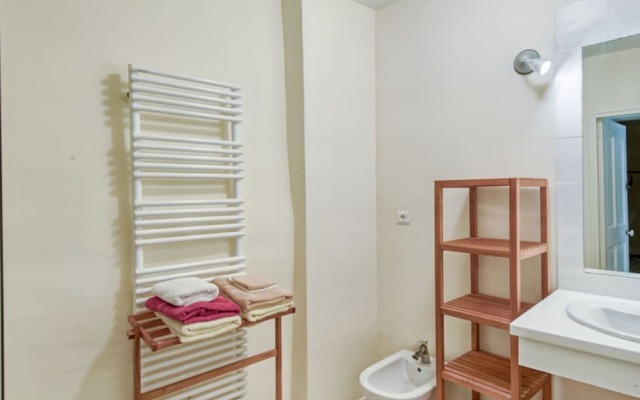 Quaint Holiday Home in Rustrel With Swimming Pool