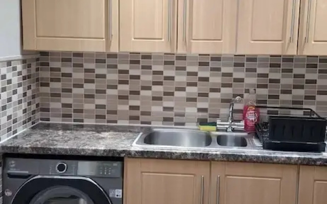 Spacious 3 Bed 2 Baths Free Wifi Central Location