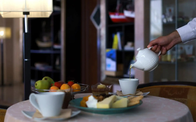 Greek Pride Cronwell Rahoni