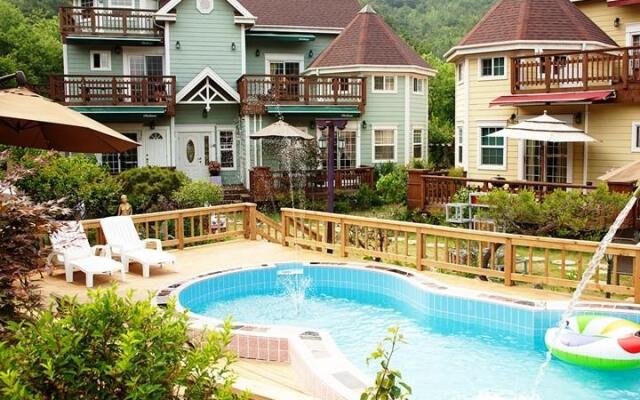 Art in olive pension