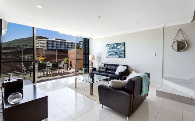 Aura 13 - Shoal Bay
