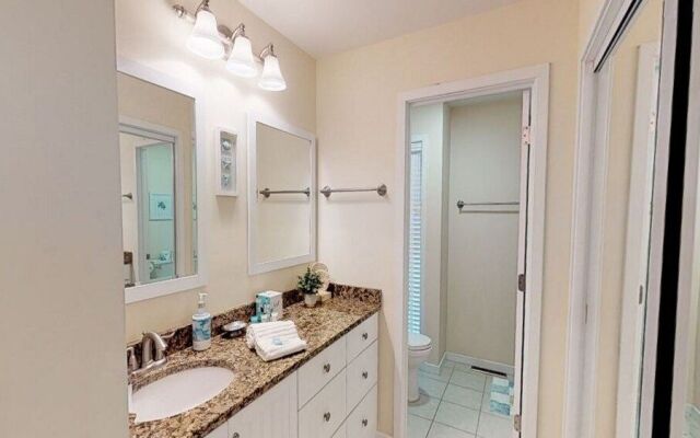 Centre Court by RedAwning