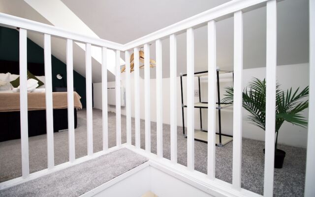 Skyline Immaculate 2-bed Apartment in Swansea