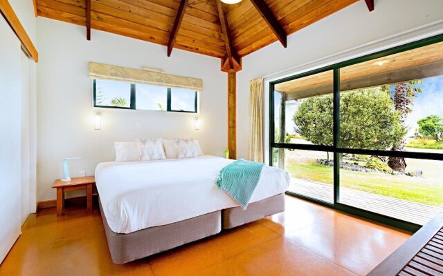 Slipper Island Resorts