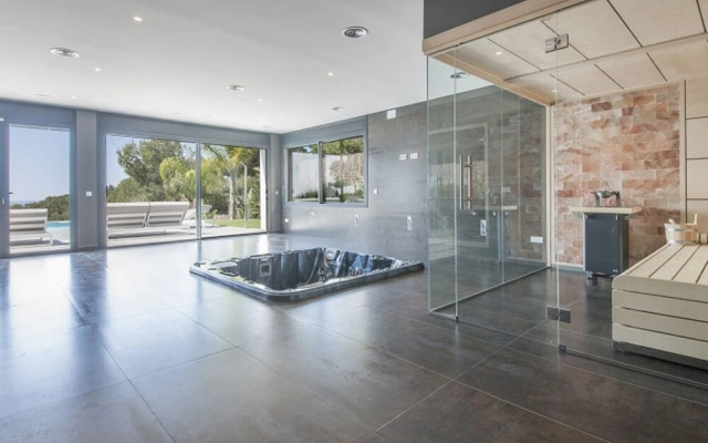Luxurious Panoramic Spa Villa