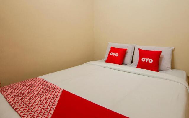 OYO 2045 Hotel 211