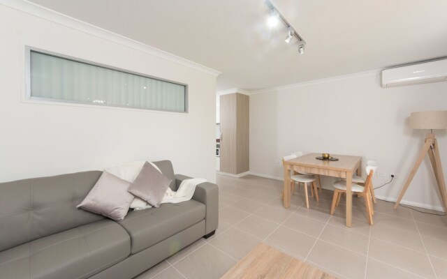 Lakeview Apartment Suite 17