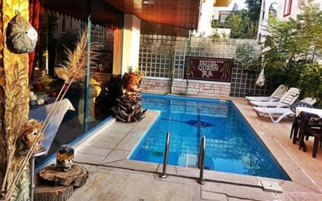 Queen RA Hotel