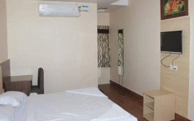 OYO 13494 Hotel Nakshatra Inn